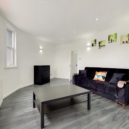 Lovely 4 Bed Apartment Perfect For Families! Londra Esterno foto