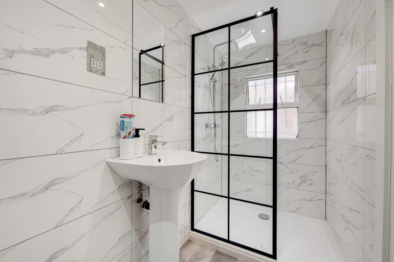 Lovely 4 Bed Apartment Perfect For Families! Londra Esterno foto